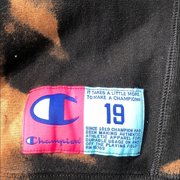 Men’s Large Champion Crew Neck - Picture 2 of 3